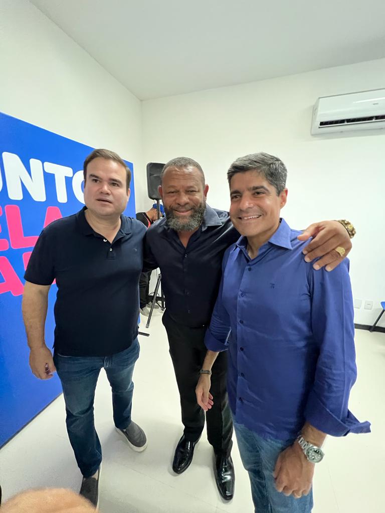 Vereador Juca de Lauro de Freitas comparece a coletiva de imprensa da pré-candidatura de Caca Leão para Senador