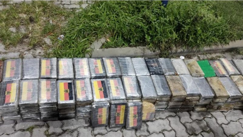 Perseguição policial termina com apreensão de 4,6 milhões de pasta base de cocaína em Salvador