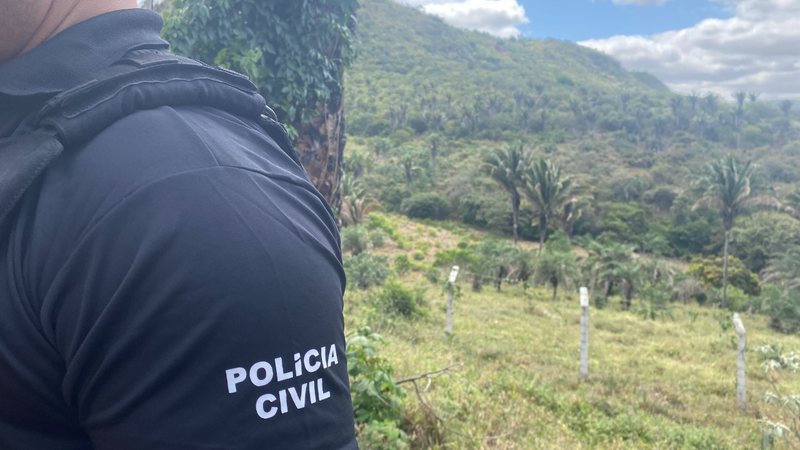 Dois homens são presos acusados de matar vizinho com golpes de machado e foice