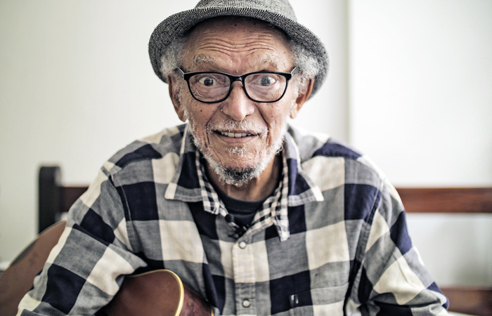 Morre o cantor Paulo Diniz, ícone da MPB, aos 82 anos