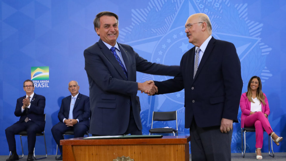 Bolsonaro defende Milton Ribeiro durante sua live semanal