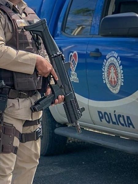 Cinco homens são presos com drogas e armamento de grosso calibre