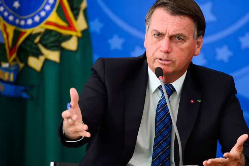 Bolsonaro relembra greve dos caminhoneiros após  Petrobrás anunciar novo aumento nos combustíveis