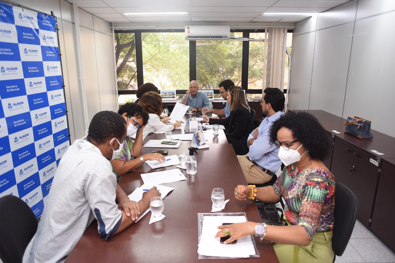 Acordo salarial dos professores da rede municipal é assinado