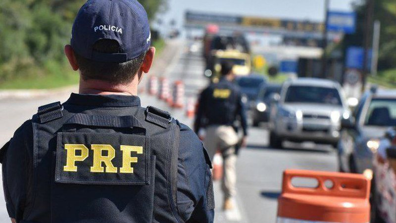 Avisar sobre blitz dá cadeia? Veja o que dizem os especialistas