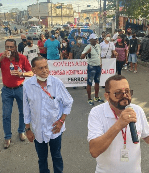 Ferroviários fazem manifestação no Largo da Calçada  na manhã desta quinta-feira (7)