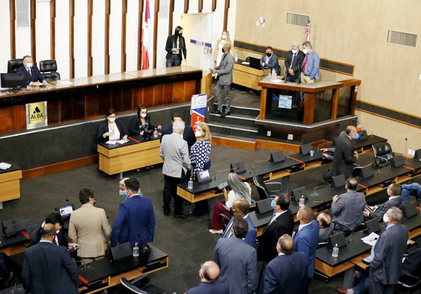 Adolfo Menezes convoca sessão extraordinária na AL-BA para votar projetos do Executivo