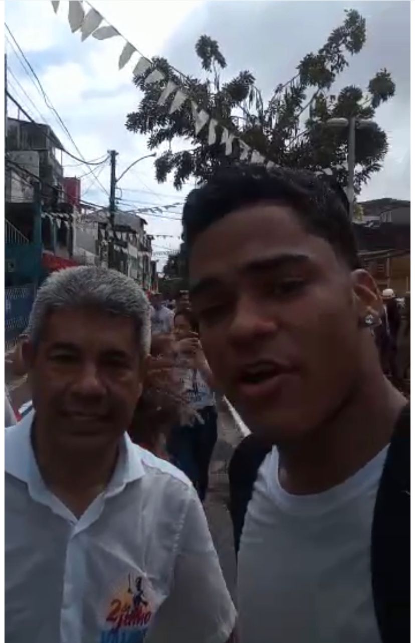 Sandro Filho, do MBL-BA, é agredido por militantes petistas durante cortejo de 2 de Julho