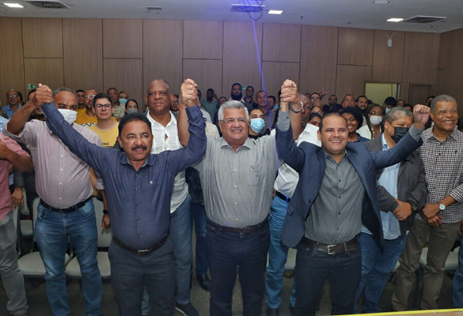 Os deputados Bacelar e Roberto Carlos selam parceria para as eleições