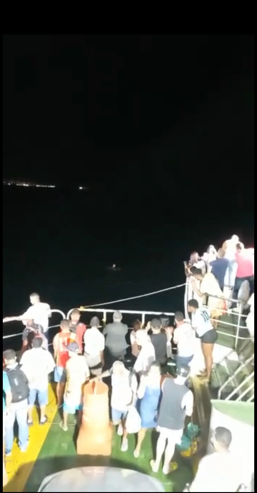 Homem se joga do Ferry Boat durante atravessia na noite desta quinta-feira (7)