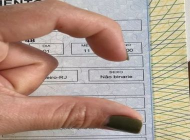 Pessoa baiana não binária terá identidade de gênero incluída no registro