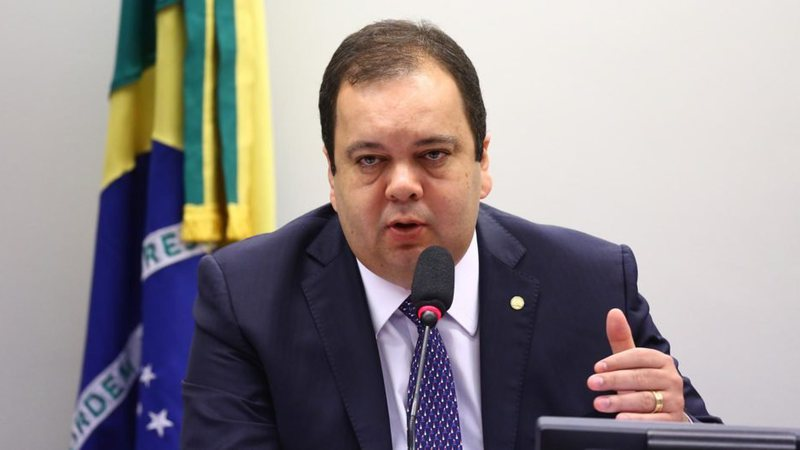 Distribuição de caixas d’água com dinheiro púbico levantam suspeita de favorecer irmão de deputado baiano; saiba mais