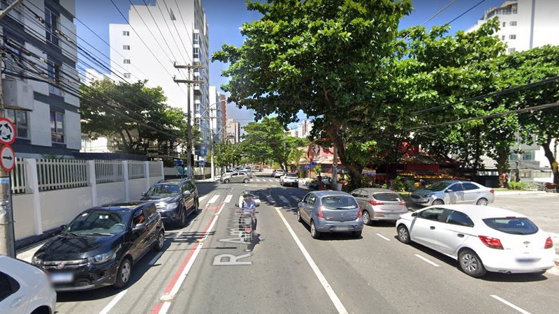Alunos de colégio particular são assaltados por dupla em moto no bairro da Pituba