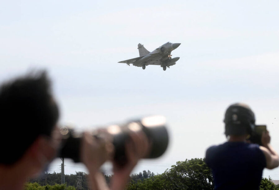 China realiza movimentações militares em torno de Taiwan pelo quarto dia