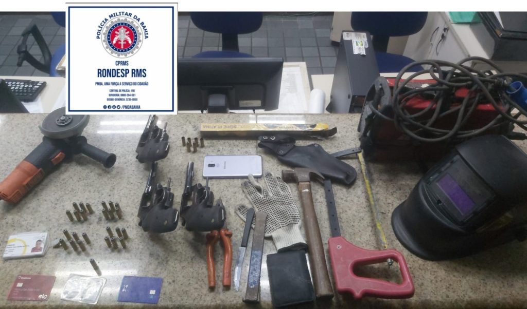 Polícia Militar recupera armas que foram furtadas de agência bancária