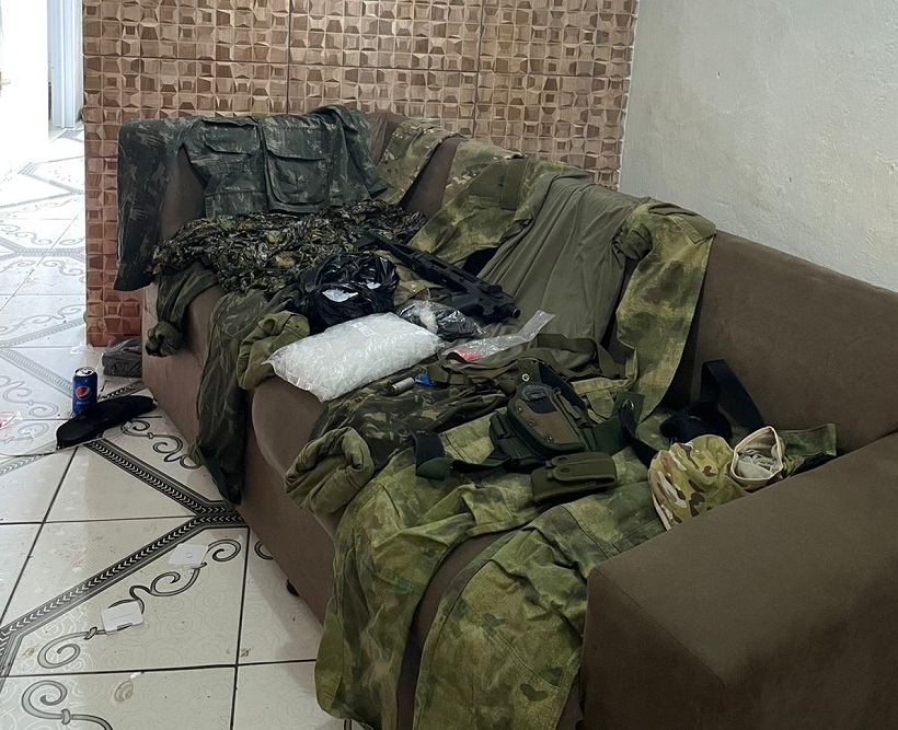 Fuzil AK-47 é encontrado com traficante no bairro de Valéria