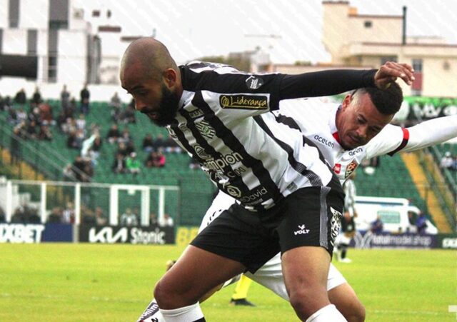 Vitória sofre goleada no Sul e conhece primeira derrota com João Burse no comando