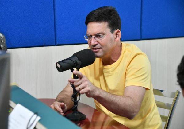 “Sou contra a descriminalização do aborto e contra a adoção de crianças por casais homossexuais”, afirma João Roma