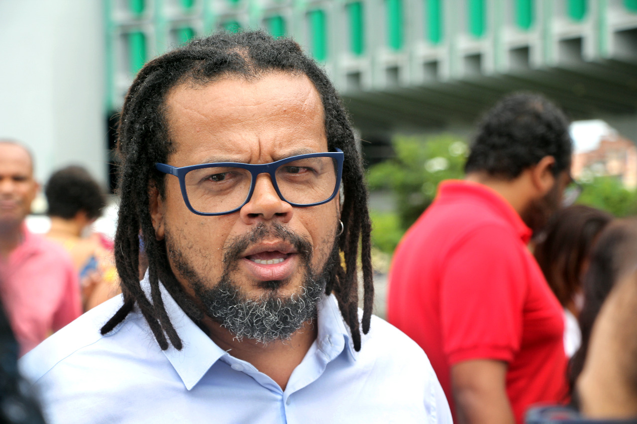 Kleber Rosa critica “política de fechamento de escolas” das gestões de Rui Costa e ACM Neto