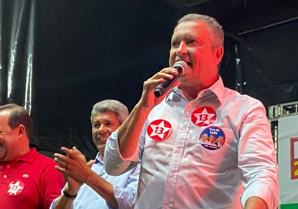 “O lado de lá se juntou para destruir tudo, os dois candidatos a governador do atual presidente Jair Bolsonaro”, diz Rui Costa, sem citar nomes