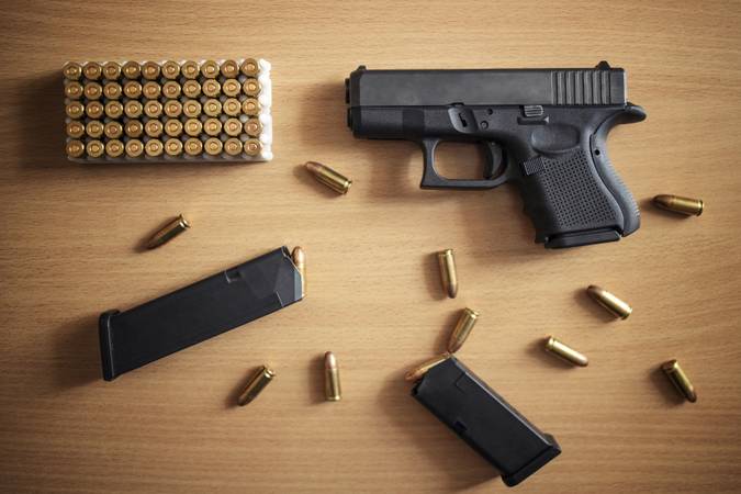 Professores dos EUA se armam para defender alunos de massacres