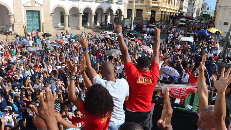 Agentes de saúde fazem novo protesto por aumento de salário