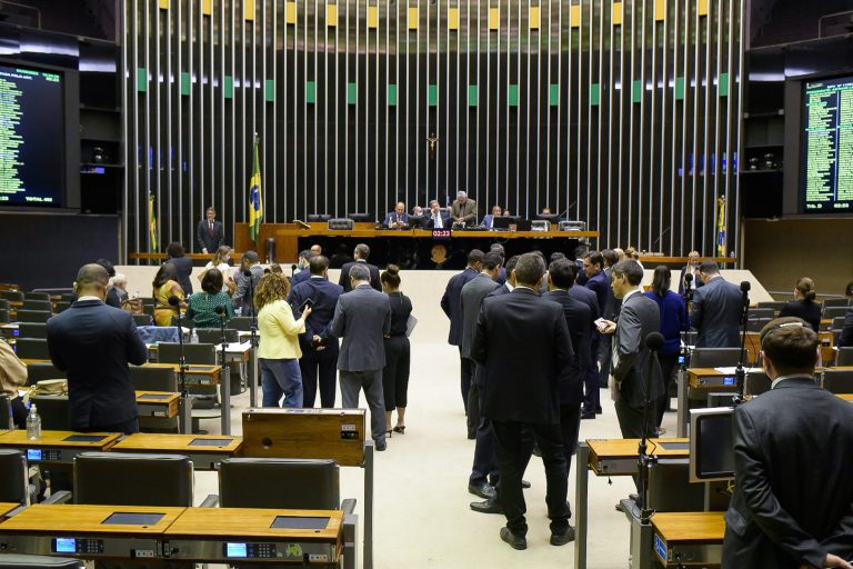 Câmara aprova proposta que acaba com saídas temporárias de presos