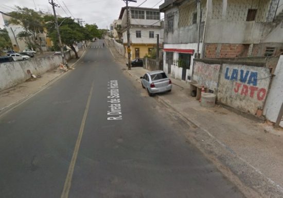 Polícia reforça segurança após tiroteio entre facções rivais no bairro de Santo Inácio, em Salvador
