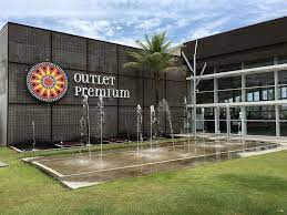 Homens armados roubam joalheria no Outlet Premium Salvador