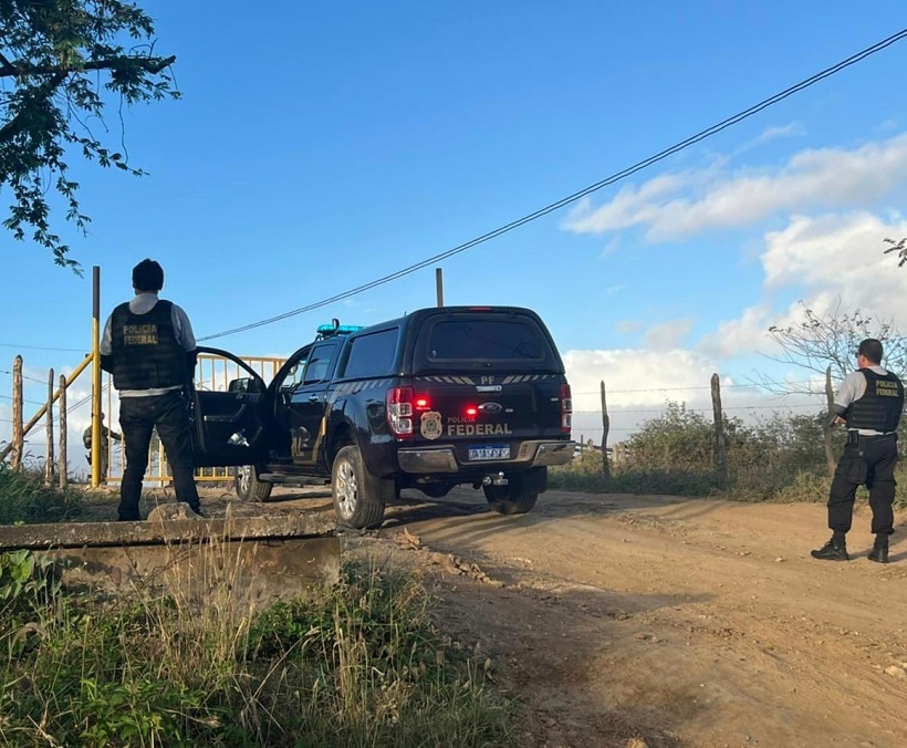 Polícia Federal cumpre mandatos contra o garimpo ilegal no norte da Bahia