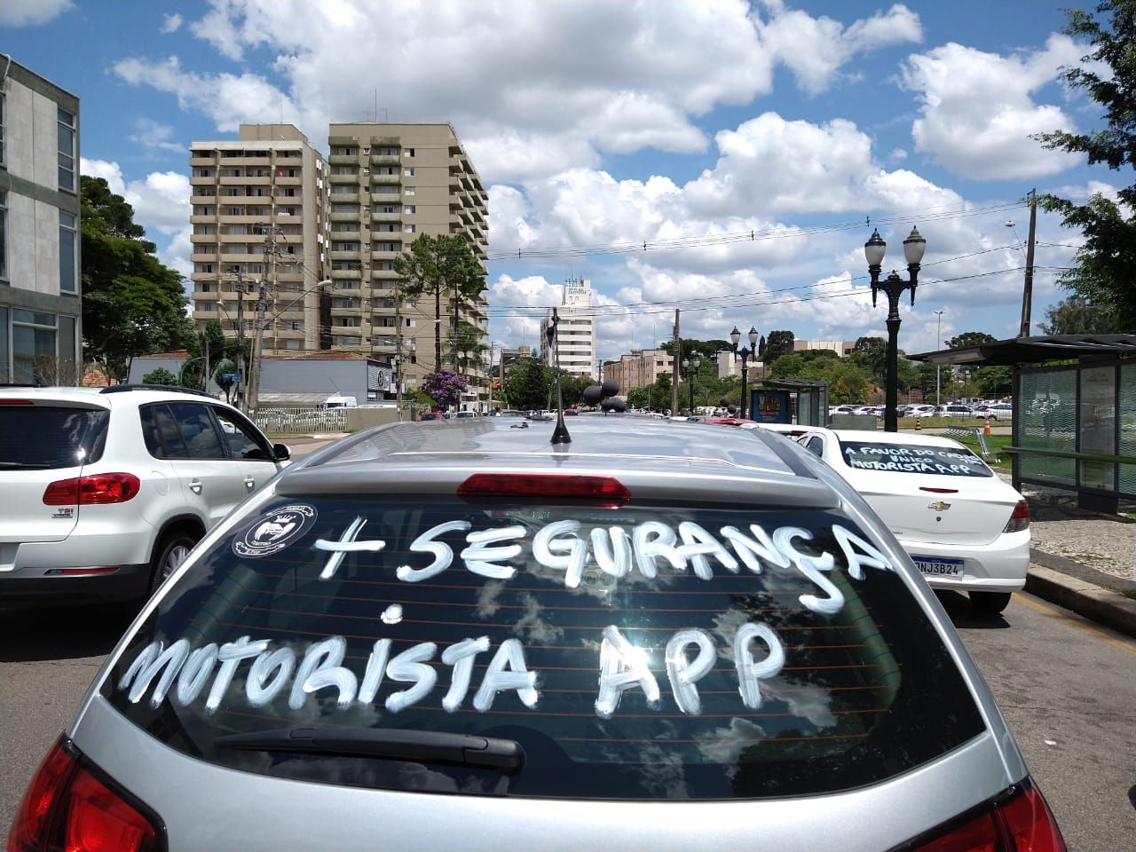 Motoristas de aplicativo fazem protesto contra violência em Salvador; categoria pede por mais segurança