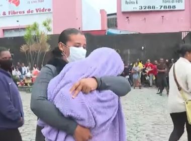 Lauro de Freitas: Moradores dormem em fila para tentar cadastro no Auxílio Brasil