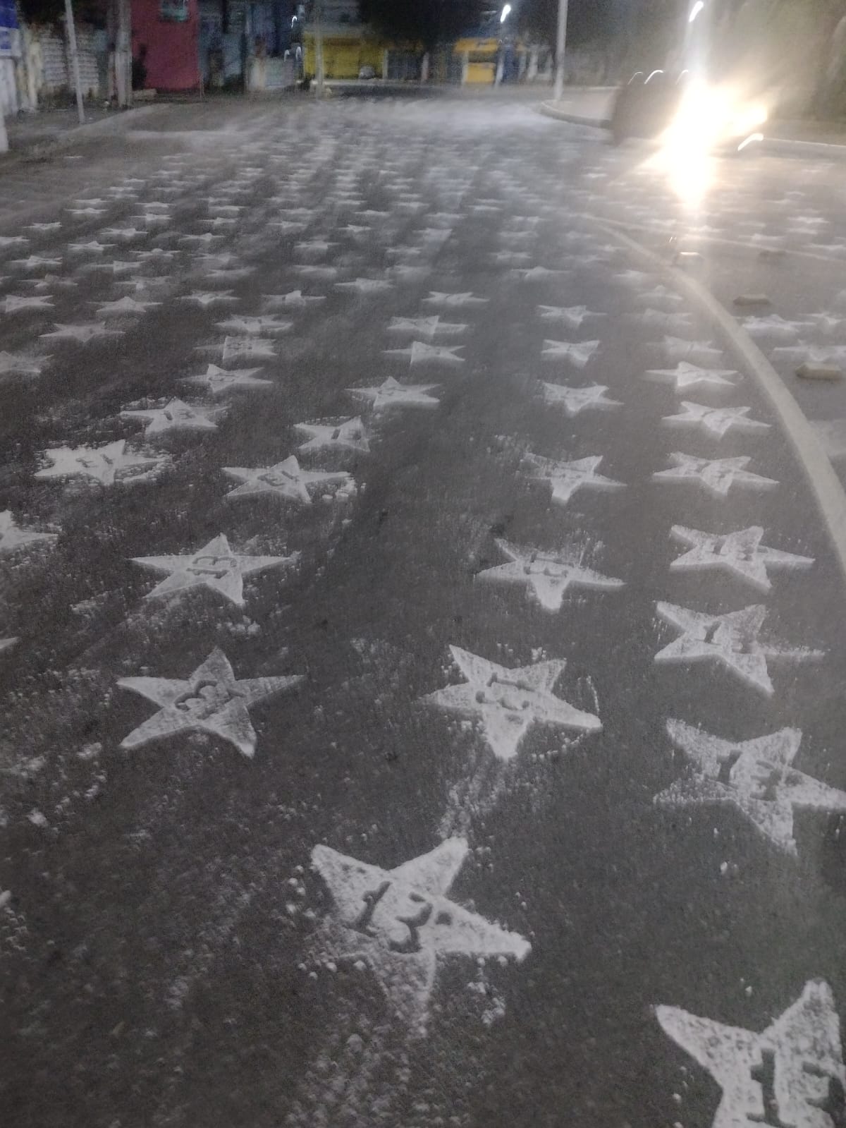 PT comete crime eleitoral e de vandalismo pintando estrelas do 13 nas ruas de Salvador