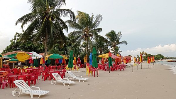 Dois homens são mortos a tiros em praia badalada da Bahia