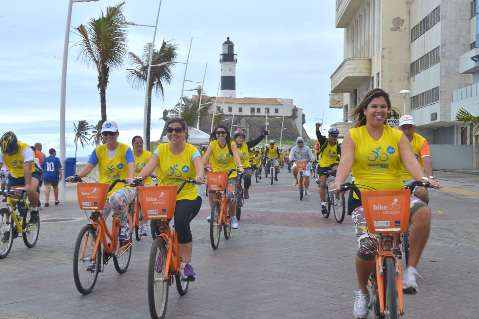 Outubro Rosa movimenta orla com passeio ciclístico neste domingo (23)