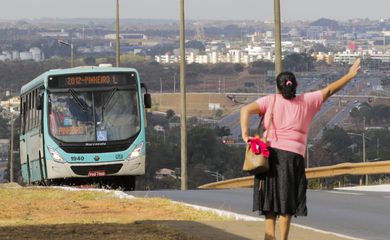 Ministro do STF autoriza transporte público gratuito no 2º turno