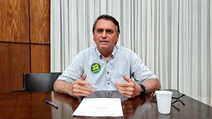 Bolsonaro faz live na madrugada e diz que PT distorceu fala sobre meninas venezuelanas
