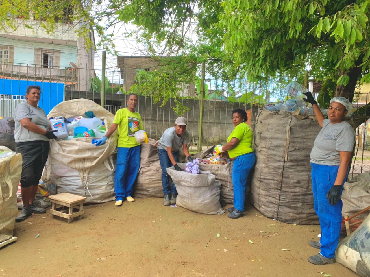 Novo Mané Dendê capacita cooperativas de materiais recicláveis