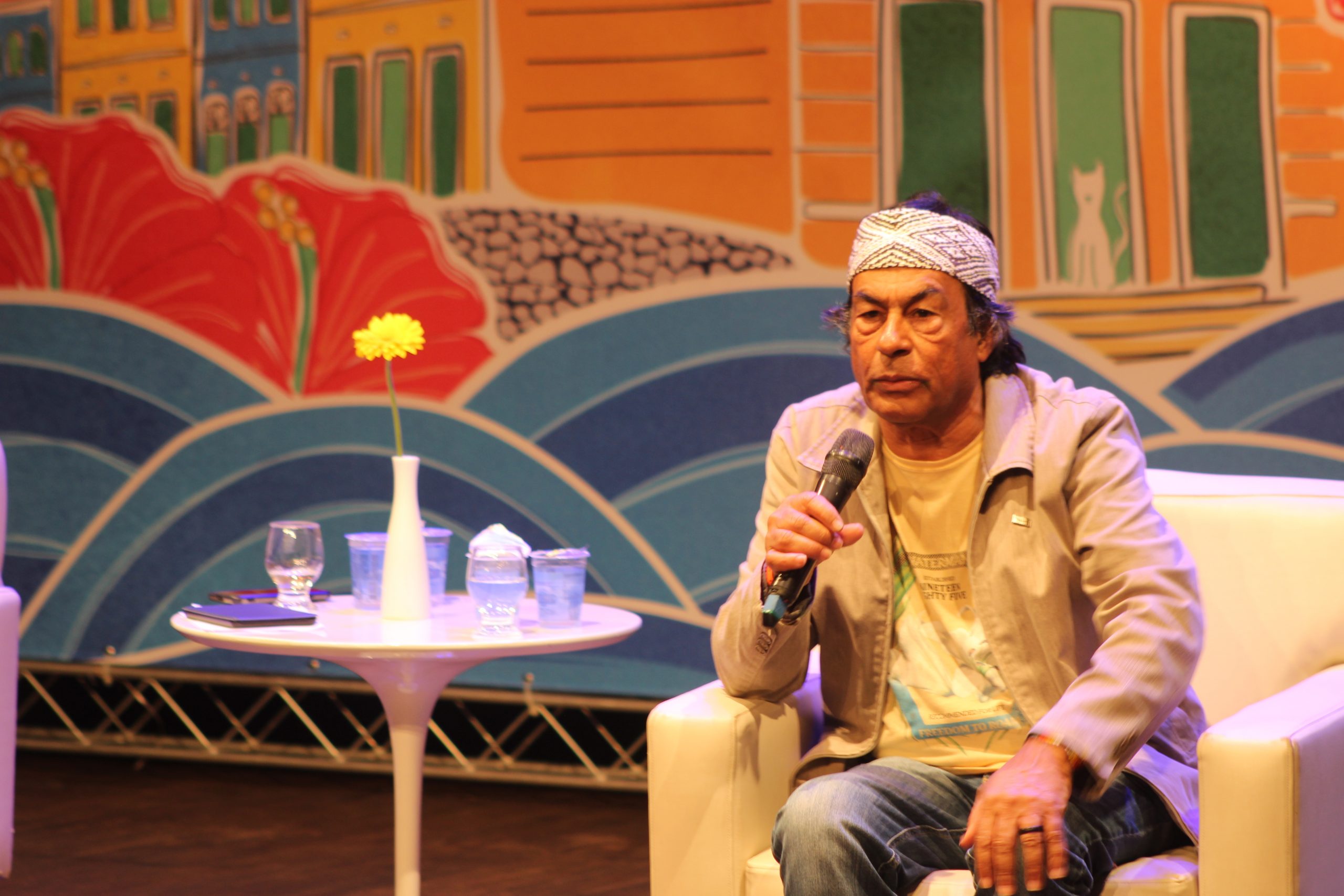 Ailton Krenak lota o Teatro SESC Pelourinho na mesa mais aguardada da Flipelô