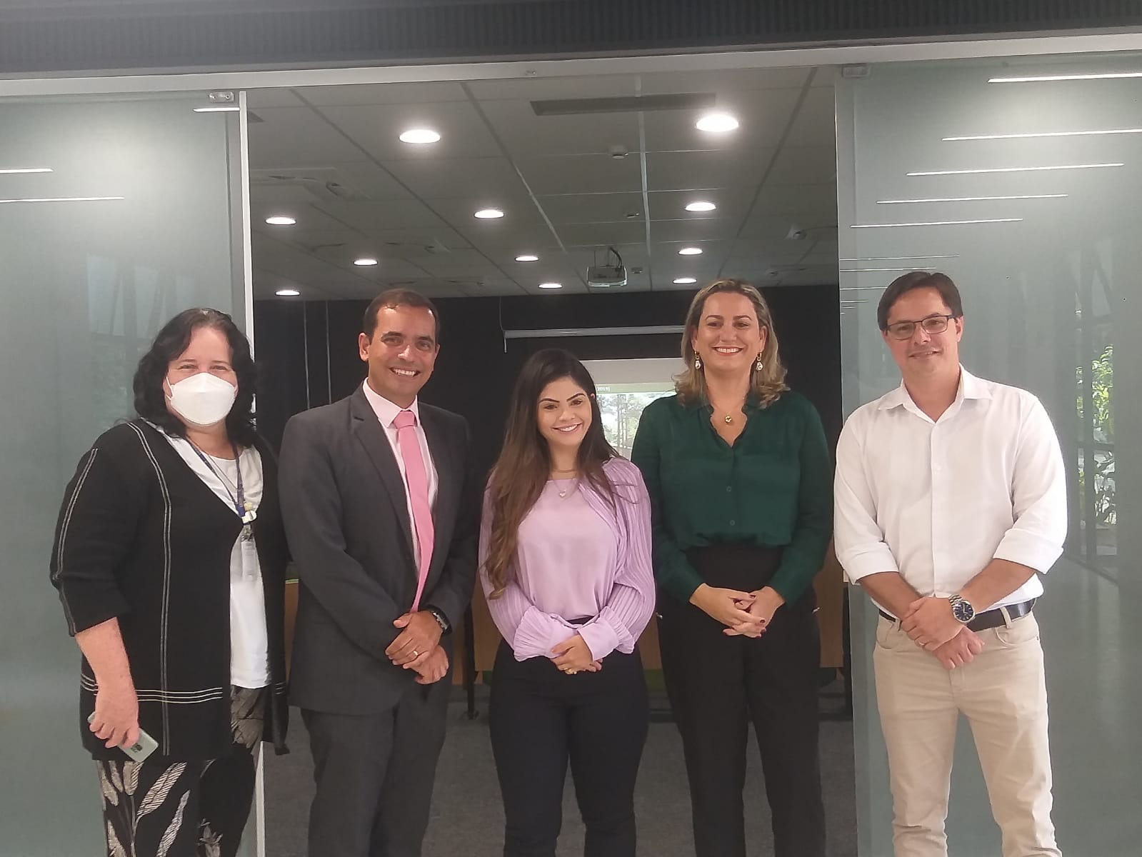 Prefeitura Municipal de Salvador e UCSAL firmam parceria para atividades científicas em áreas verdes da cidade