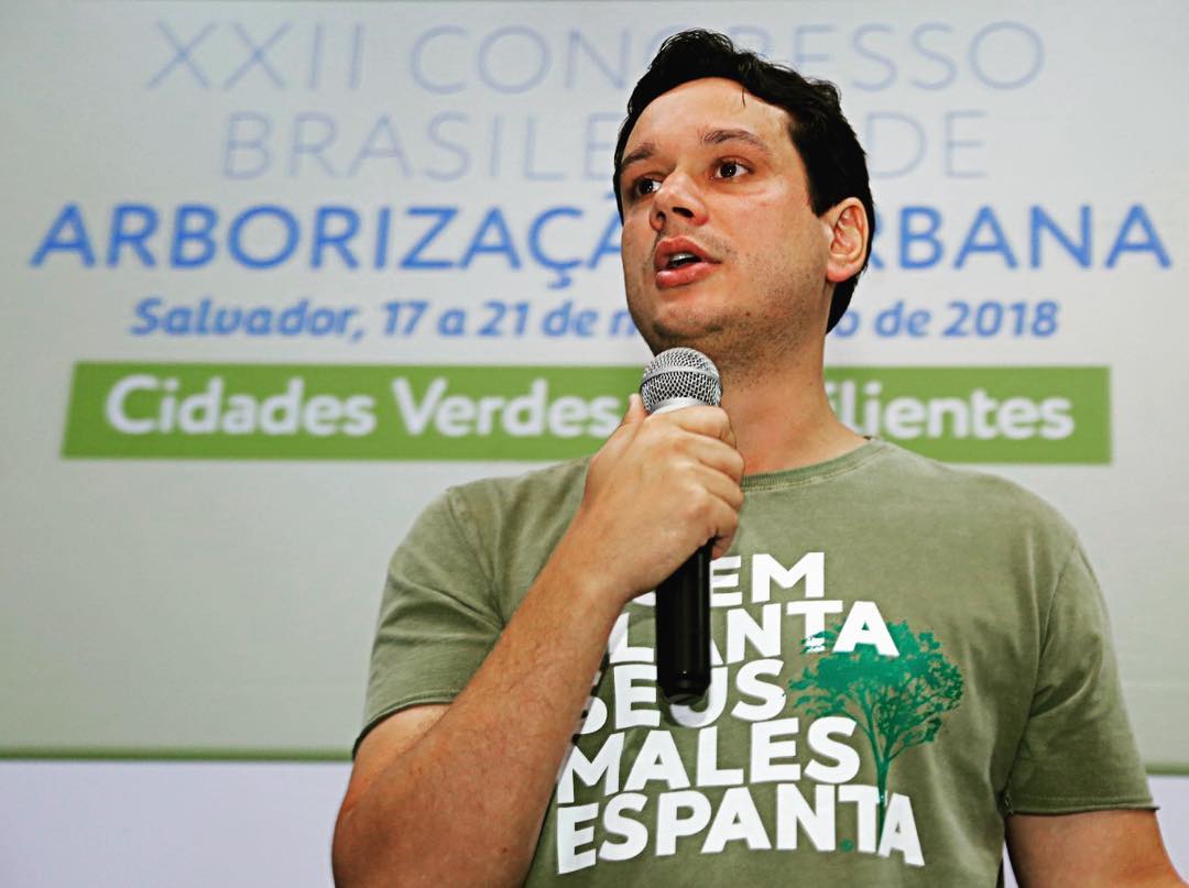 André Fraga (PV) comemora aprovação do marco regulatório da arborização urbana