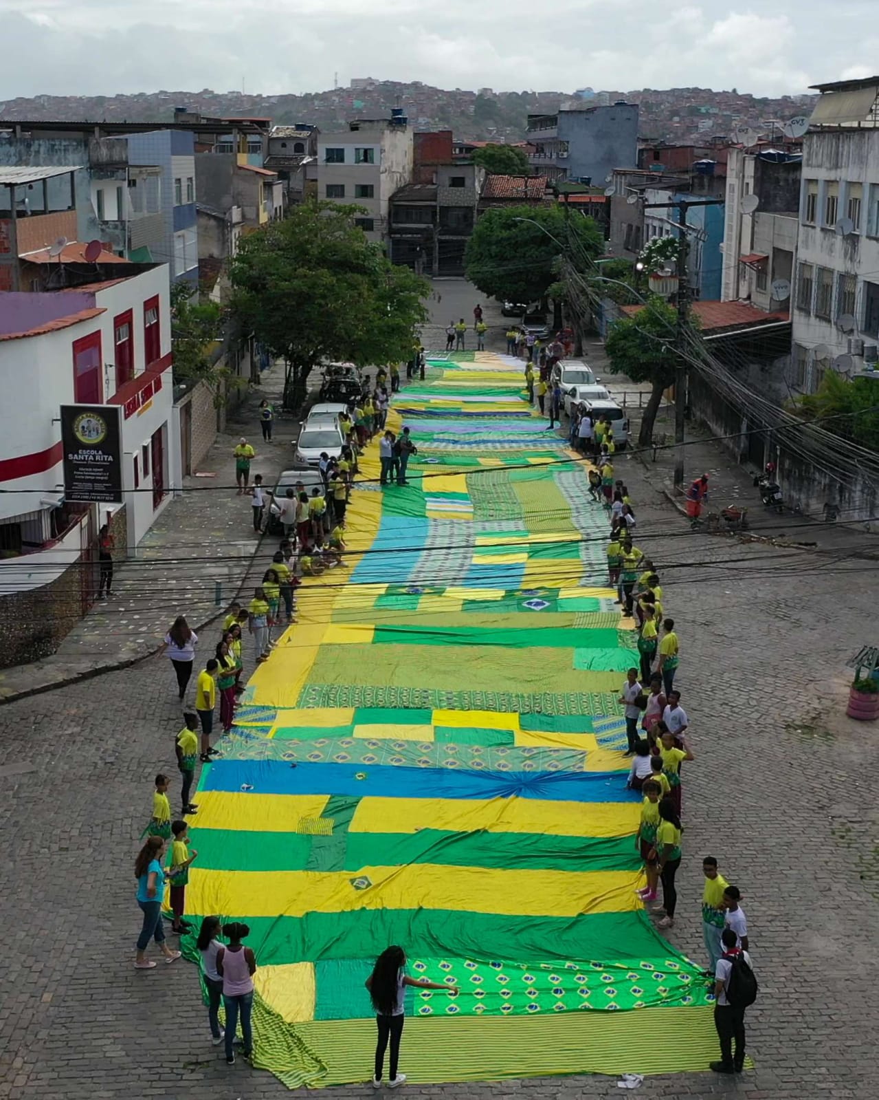 Salvador: Bandeirão da Copa ganha ruas da Cidade Baixa neste sábado (19)