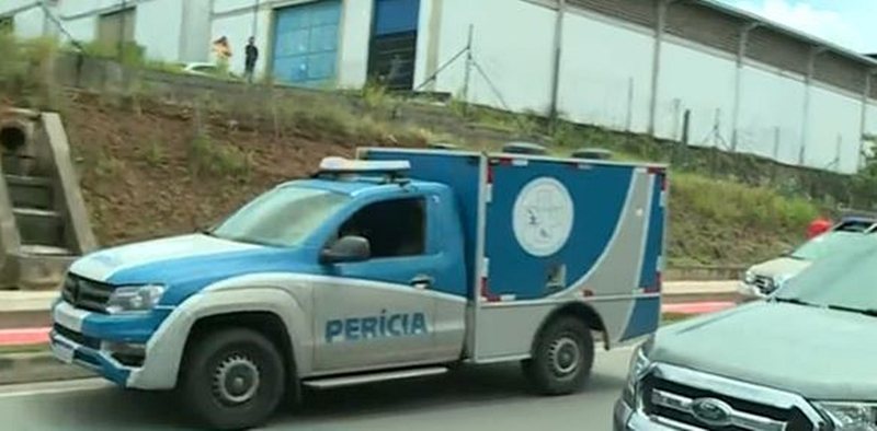 Mau cheiro chama atenção e polícia descobre corpo em avenida de Salvador