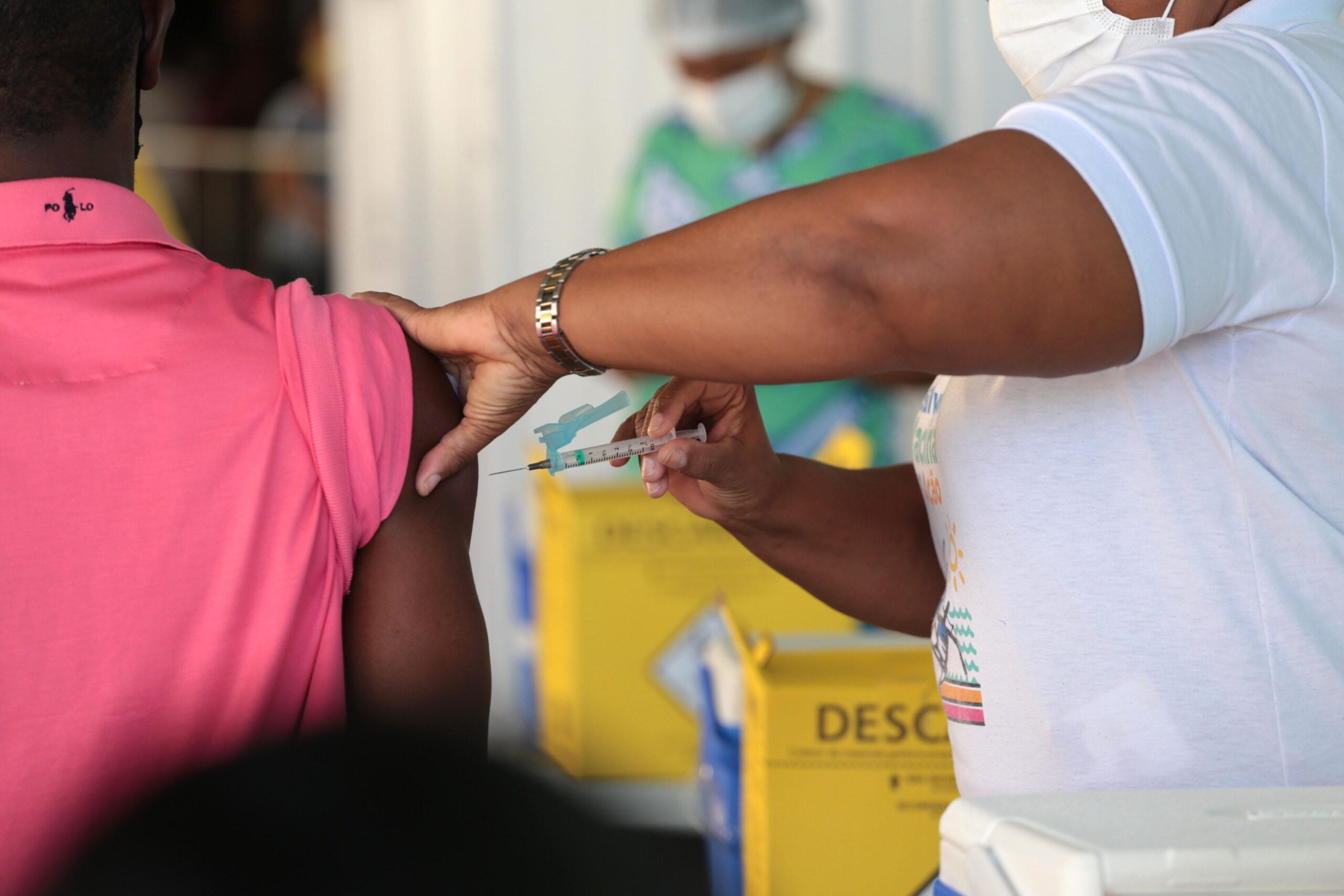 Vacinação contra covid-19 segue nesta terça-feira (13) em Salvador