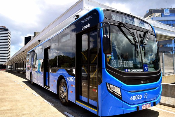 Prefeitura entrega novos ônibus do BRT e inicia construção de terminal de eletrocarga nesta sexta-feira (23)