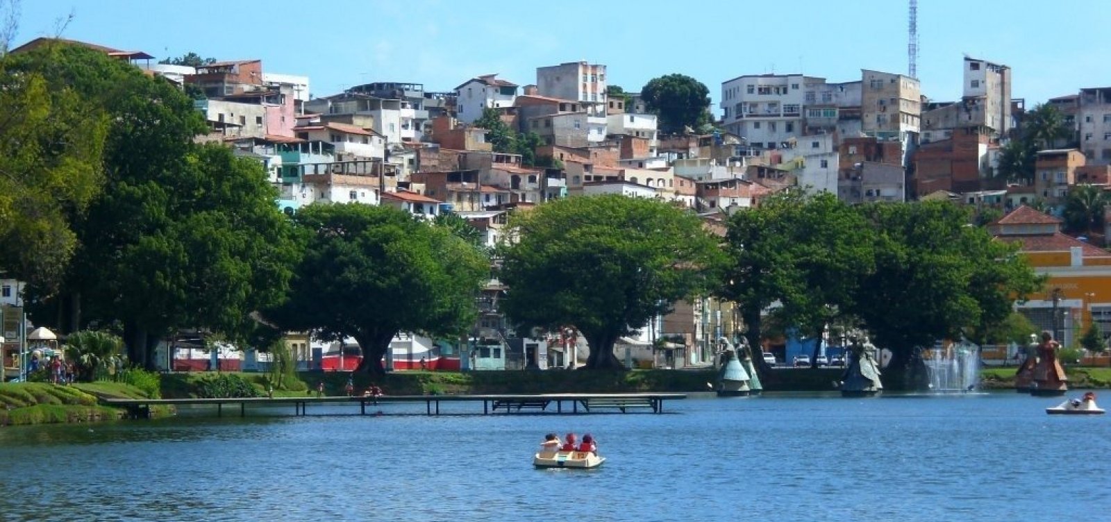 Corpo de mulher é encontrado boiando no Dique do Tororó; polícia está no local