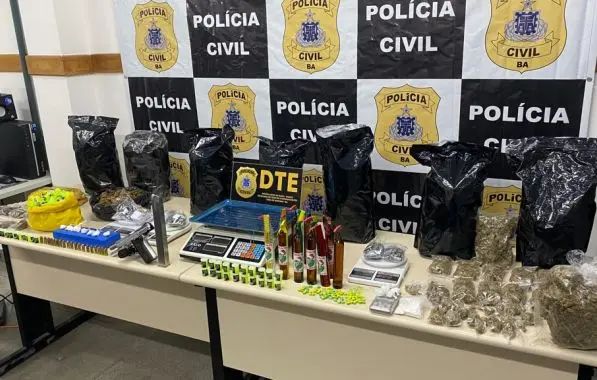 Ponto de venda de drogas é desativado em Feira de Santana e três pessoas são presas