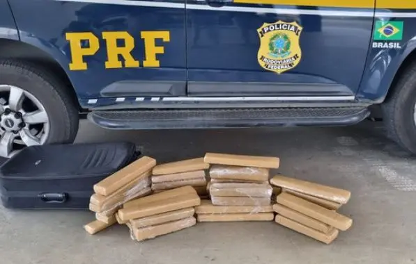 PRF apreende 30kg de maconha em fiscalização a ônibus na BR-116 em Vitória da Conquista