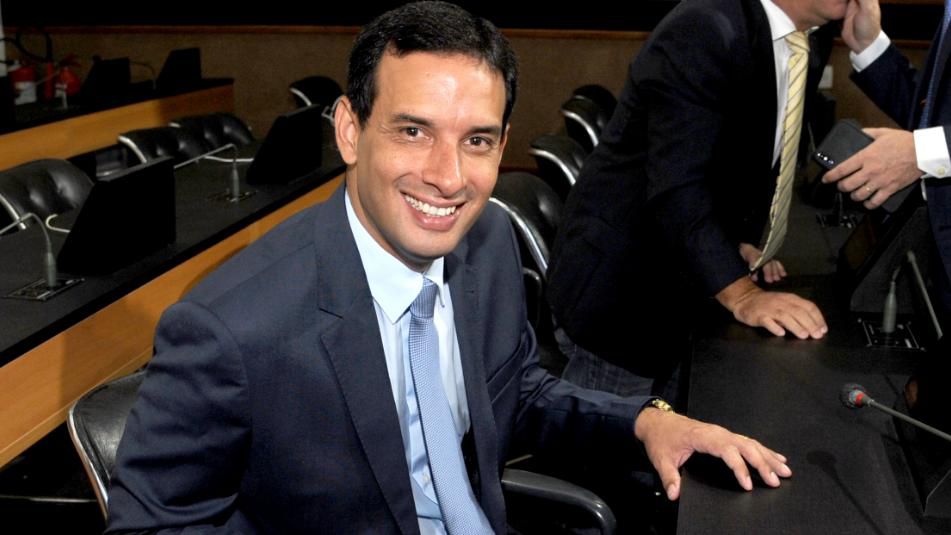 ALBA aprova projeto de Leo Prates, que garante direitos de pessoas com surdez unilateral na Bahia