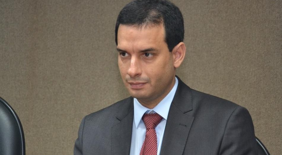 Leo Prates protocola projeto que pede auxílio de R$ 1.200,00 para afetados por enchentes